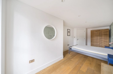 Commercial Road, Whitechapel - E1 view 12