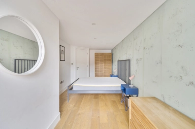 Commercial Road, Whitechapel - E1 view 13