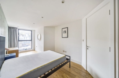 Commercial Road, Whitechapel - E1 view 6