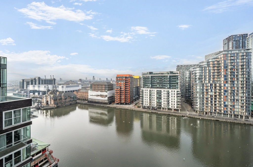 1 bedroom apartments/flats for sale in Crossharbour Plaza, Canary Wharf - E14 view 4