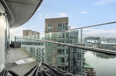 Crossharbour Plaza, Canary Wharf - E14 view 15
