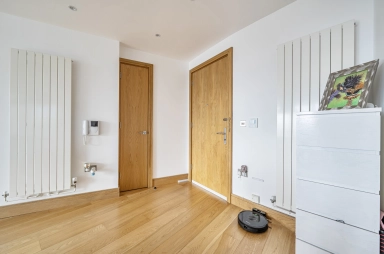 Crossharbour Plaza, Canary Wharf - E14 view 9