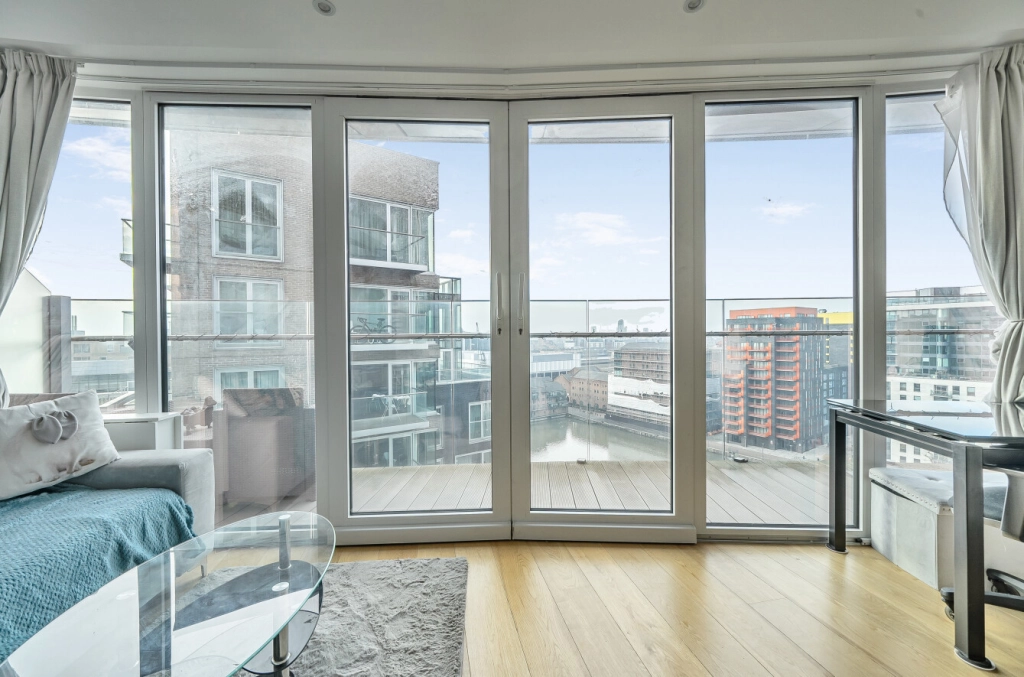 1 bedroom apartments/flats for sale in Crossharbour Plaza, Canary Wharf - E14 view 7
