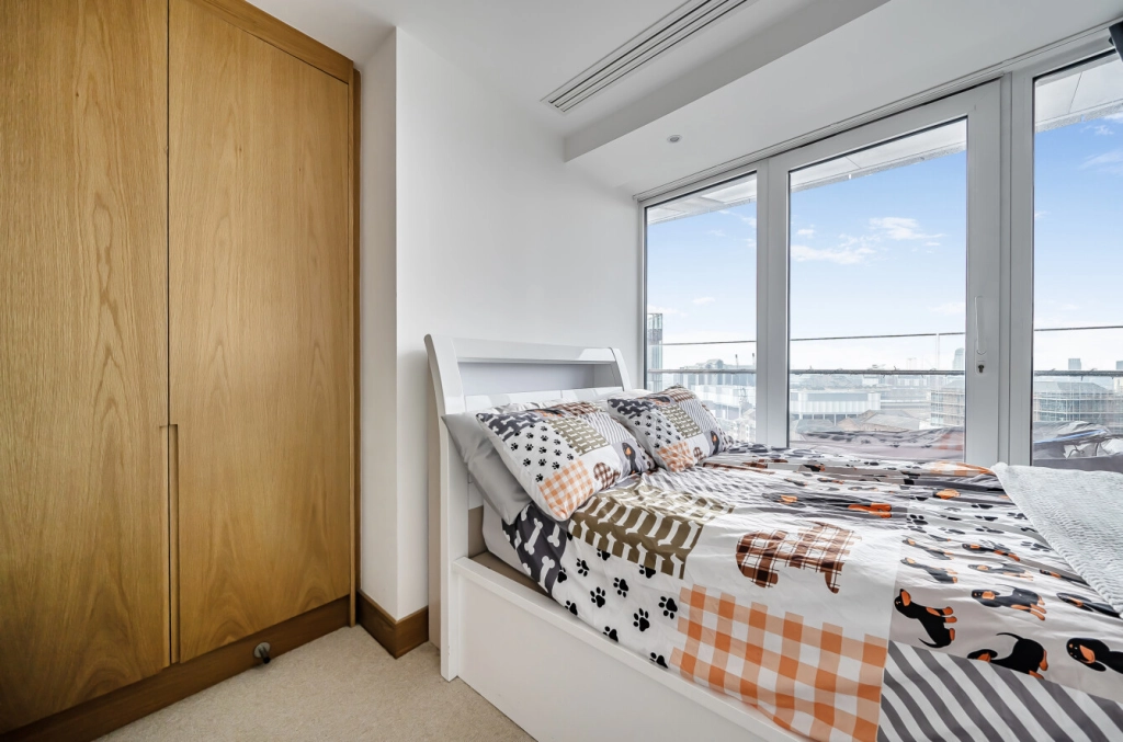 1 bedroom apartments/flats for sale in Crossharbour Plaza, Canary Wharf - E14 view 12