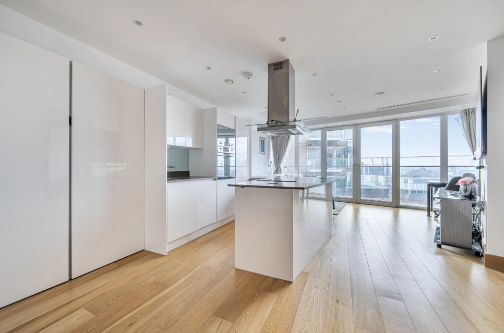 1 bedroom apartments/flats for sale in Crossharbour Plaza, Canary Wharf - E14 view 8