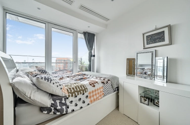 Crossharbour Plaza, Canary Wharf - E14 view 5