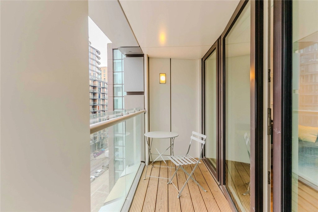 3 bedrooms apartments/flats for sale in Lincoln Plaza, South Quay - E14 view 20