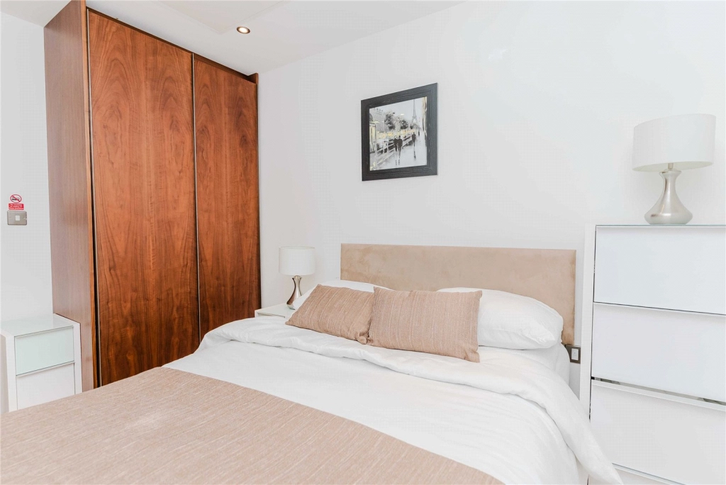 3 bedrooms apartments/flats for sale in Lincoln Plaza, South Quay - E14 view 16
