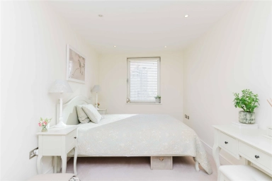 Indescon Square, Canary Wharf - E14 view 8