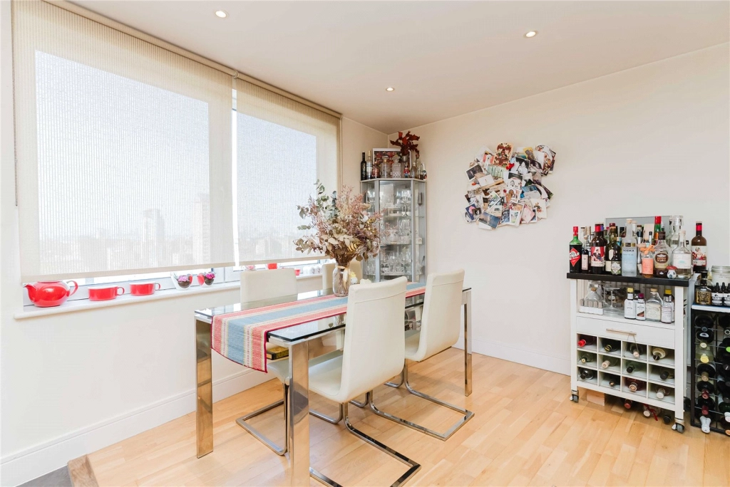 3 bedrooms apartments/flats for sale in Indescon Square, Canary Wharf - E14 view 6