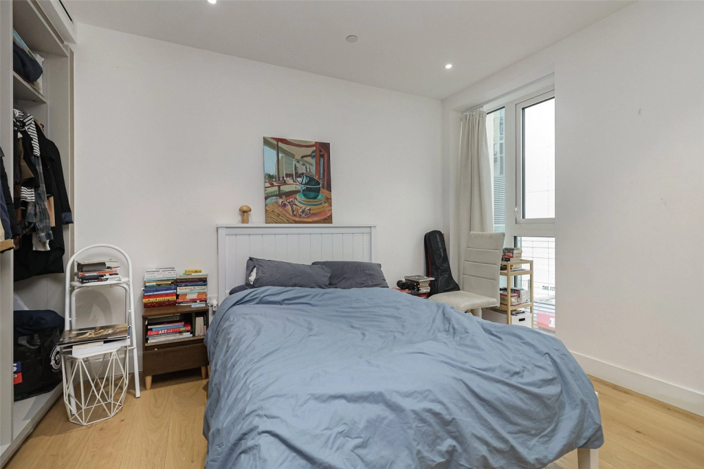Studio apartments/flats for sale in Vaughan Way, Wapping - E1W view 6