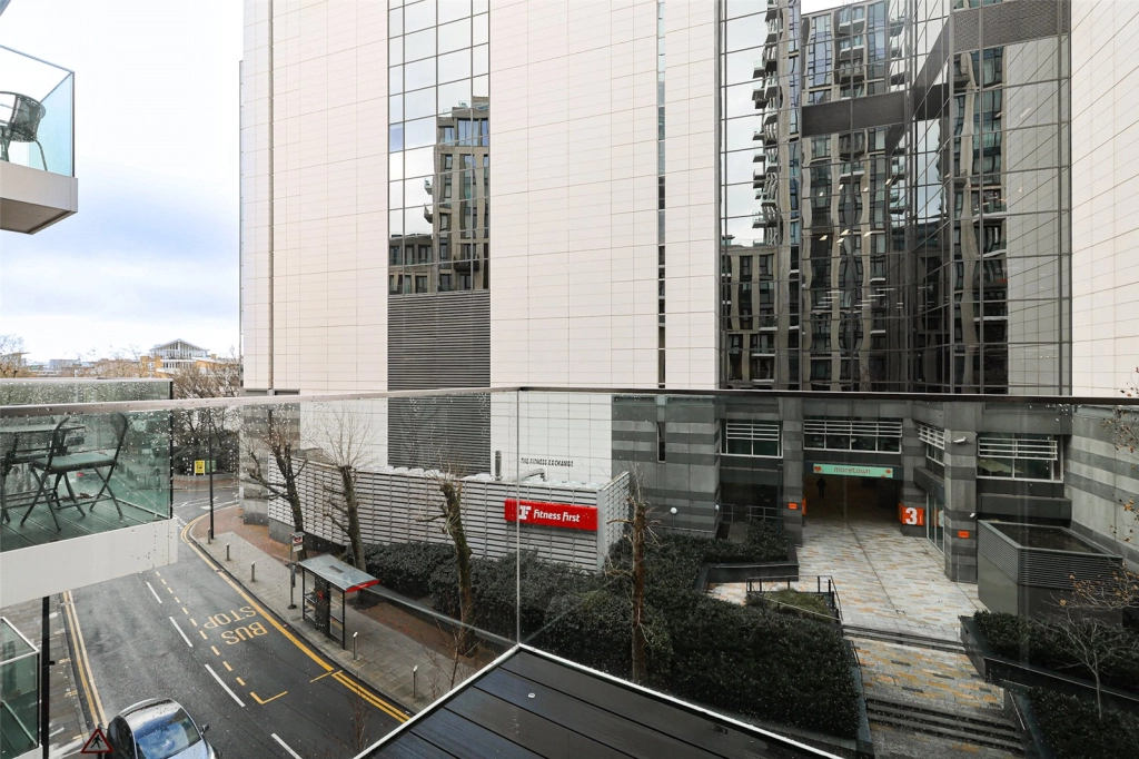 Studio apartments/flats for sale in Vaughan Way, Wapping - E1W view 5