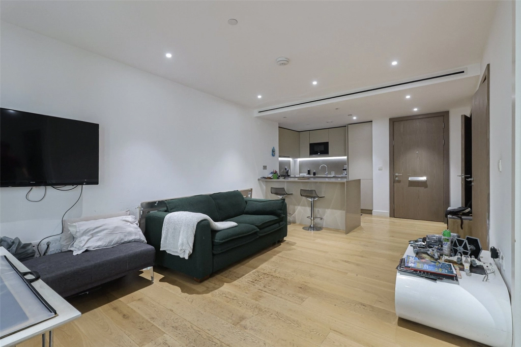 Studio apartments/flats for sale in Vaughan Way, Wapping - E1W view 3