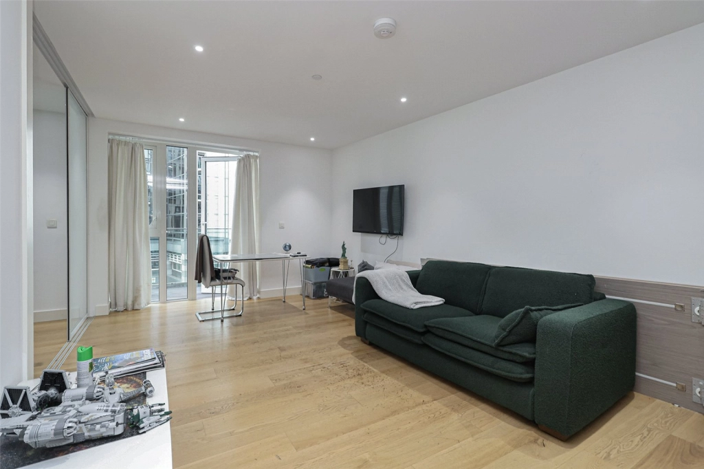 Studio apartments/flats for sale in Vaughan Way, Wapping - E1W view 2