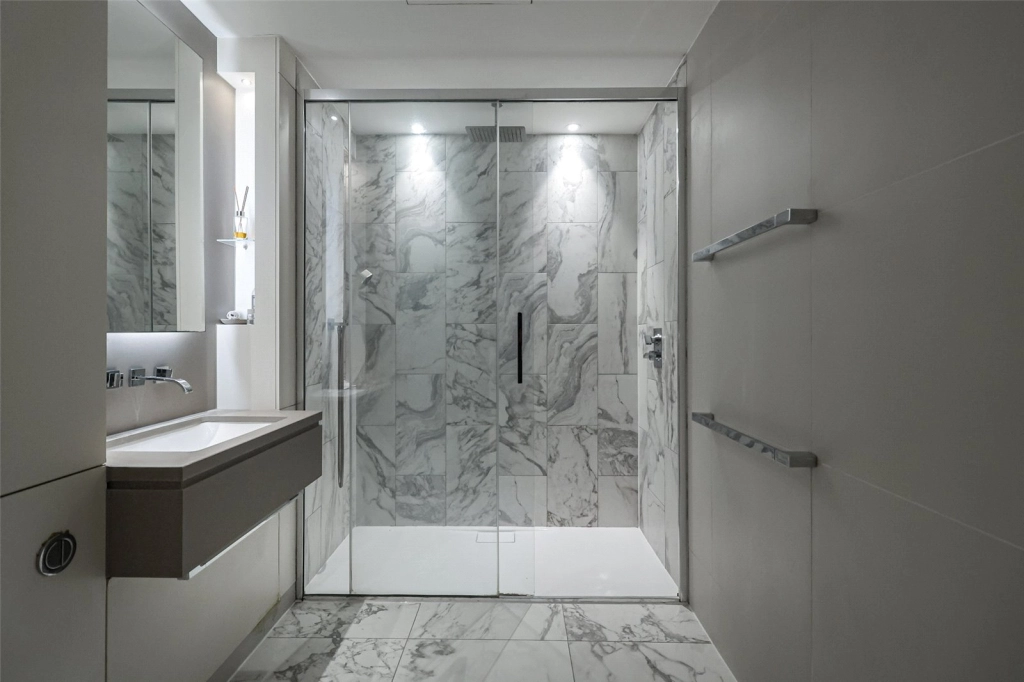 Studio apartments/flats for sale in Vaughan Way, Wapping - E1W view 12