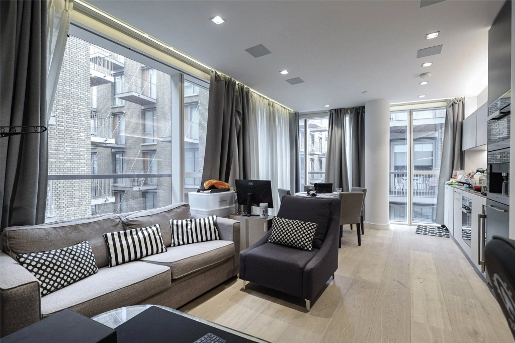 1 bedroom apartments/flats for sale in Duchess Walk, Southwark - SE1 view 2