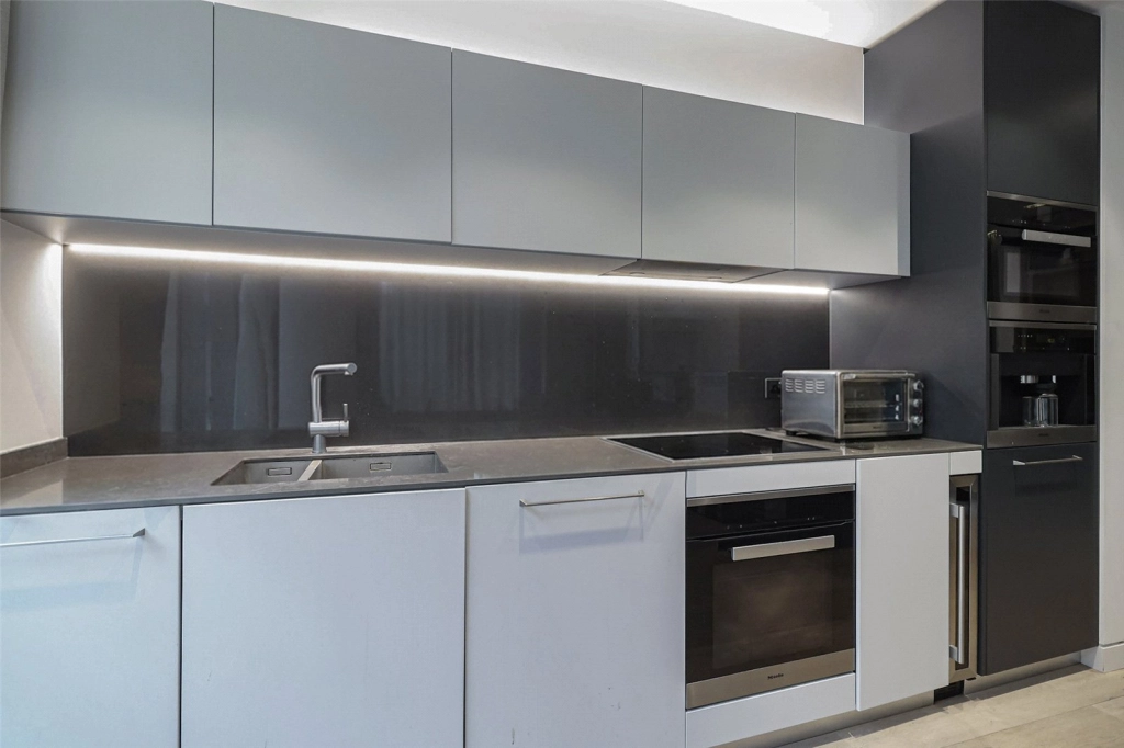 1 bedroom apartments/flats for sale in Duchess Walk, Southwark - SE1 view 3