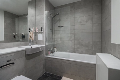 Ensign Street, Tower Hill - E1 view 7