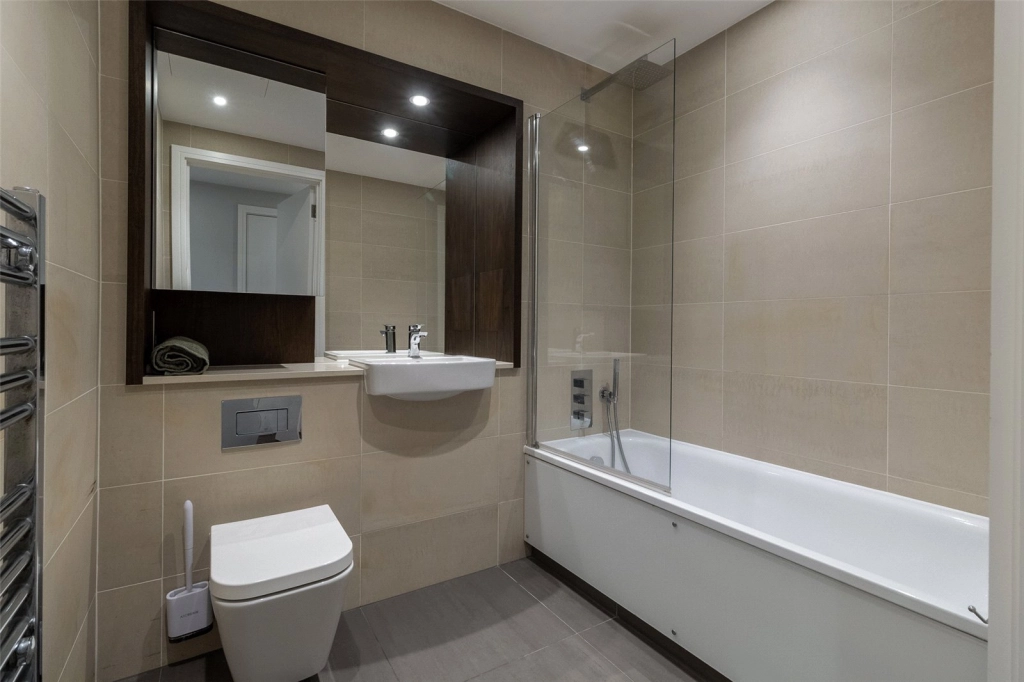 1 bedroom apartments/flats for sale in Harbour Way, South Quay - E14 view 6