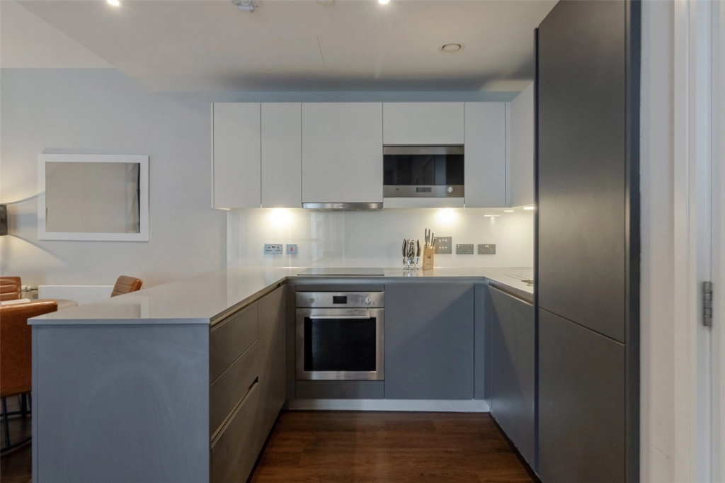 1 bedroom apartments/flats for sale in Harbour Way, South Quay - E14 view 4