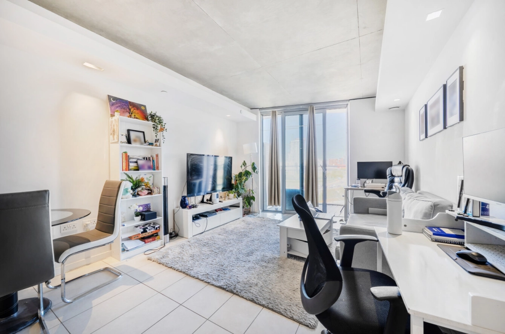 1 bedroom apartments/flats for sale in Tidal Basin Road, Royal Victoria - E16 view 2