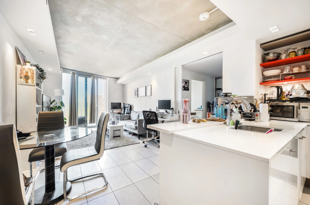 1 bedroom apartments/flats for sale in Tidal Basin Road, Royal Victoria - E16 view 4