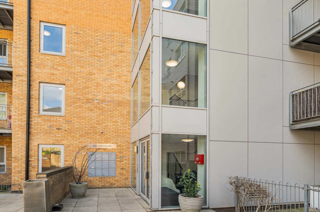 1 bedroom apartments/flats for sale in Storehouse Mews, Westferry - E14 view 16