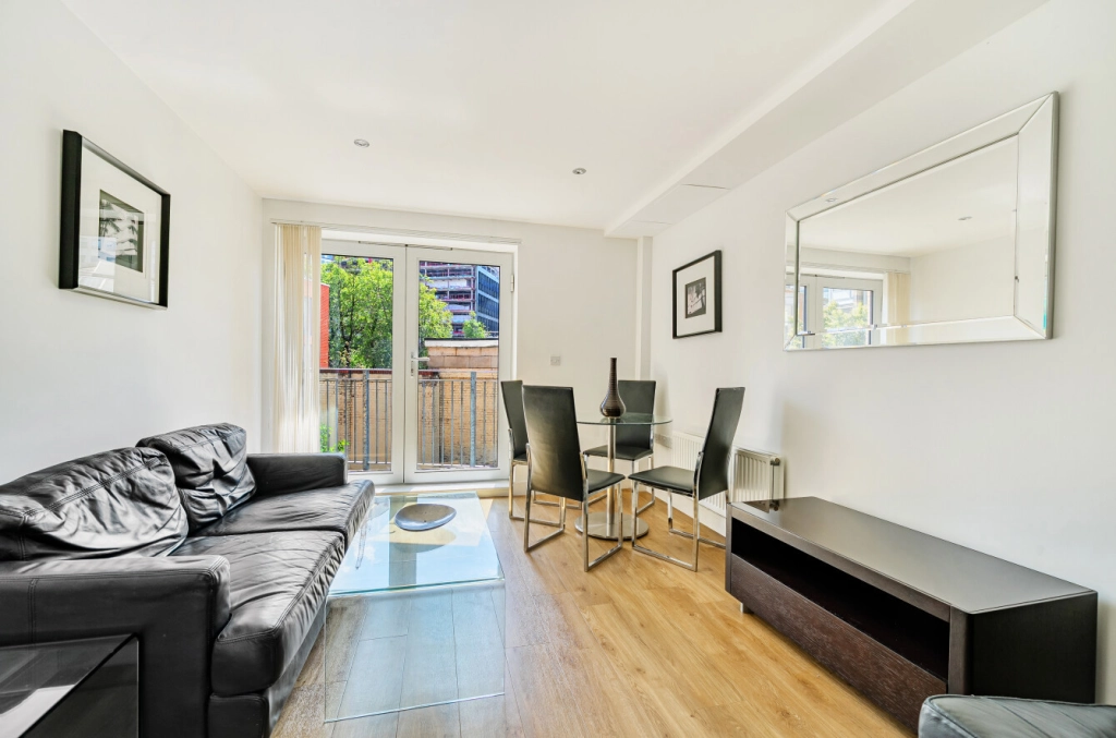 1 bedroom apartments/flats for sale in Storehouse Mews, Westferry - E14 view 10