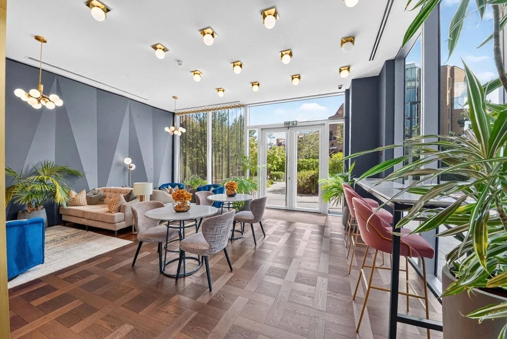 Studio apartments/flats for sale in Gauging Square, Shadwell - E1W view 13