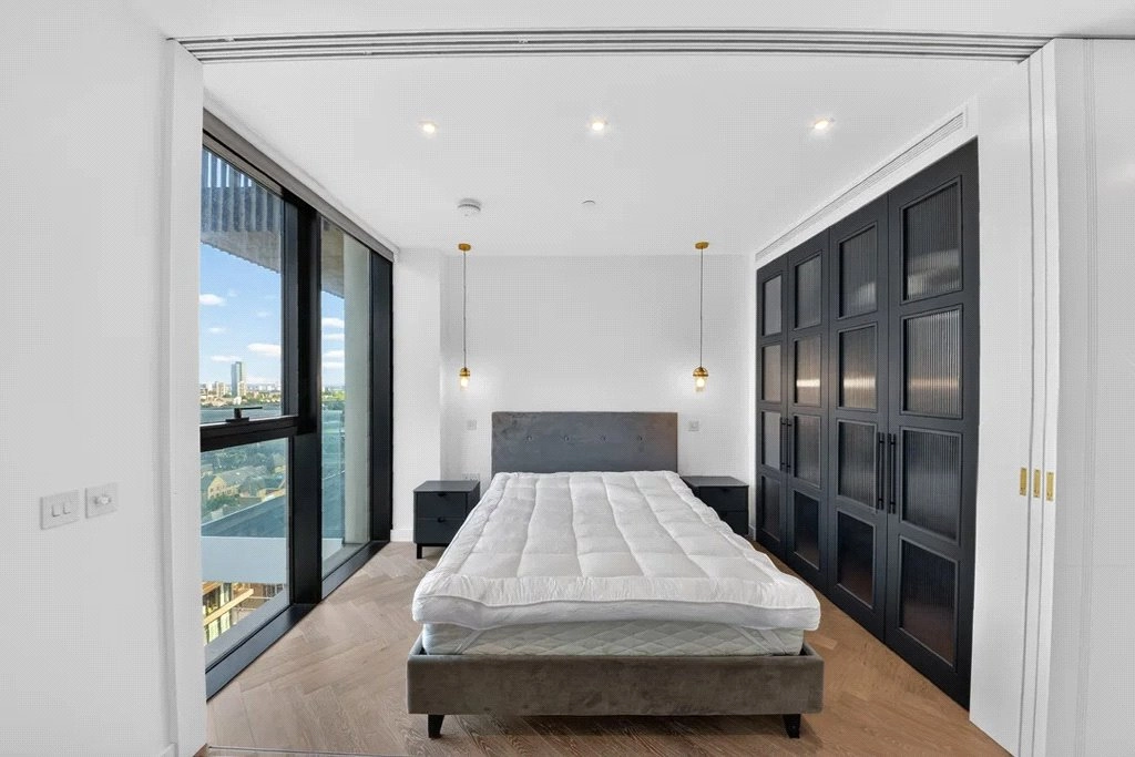 Studio apartments/flats for sale in Gauging Square, Shadwell - E1W view 5