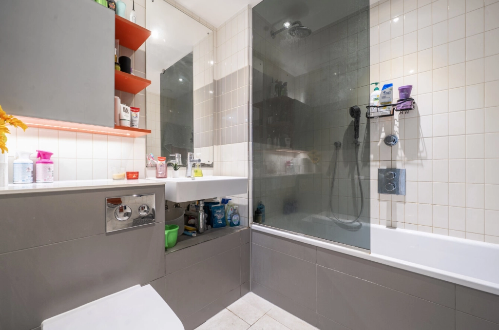 1 bedroom apartments/flats for sale in Tidal Basin Road, Royal Victoria - E16 view 7