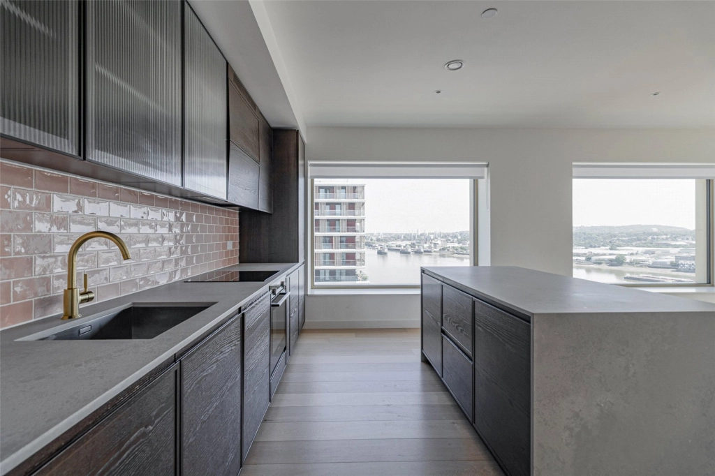 3 bedrooms apartments/flats for sale in Royal Wharf Walk, Royal Wharf - E16 view 5