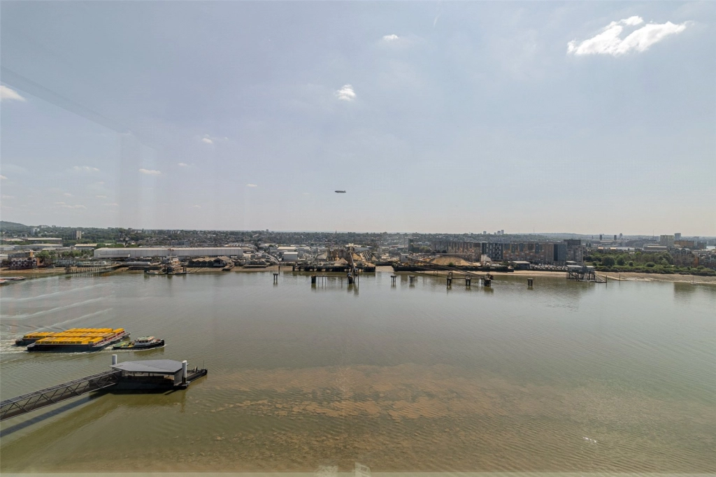 3 bedrooms apartments/flats for sale in Royal Wharf Walk, Royal Wharf - E16 view 8