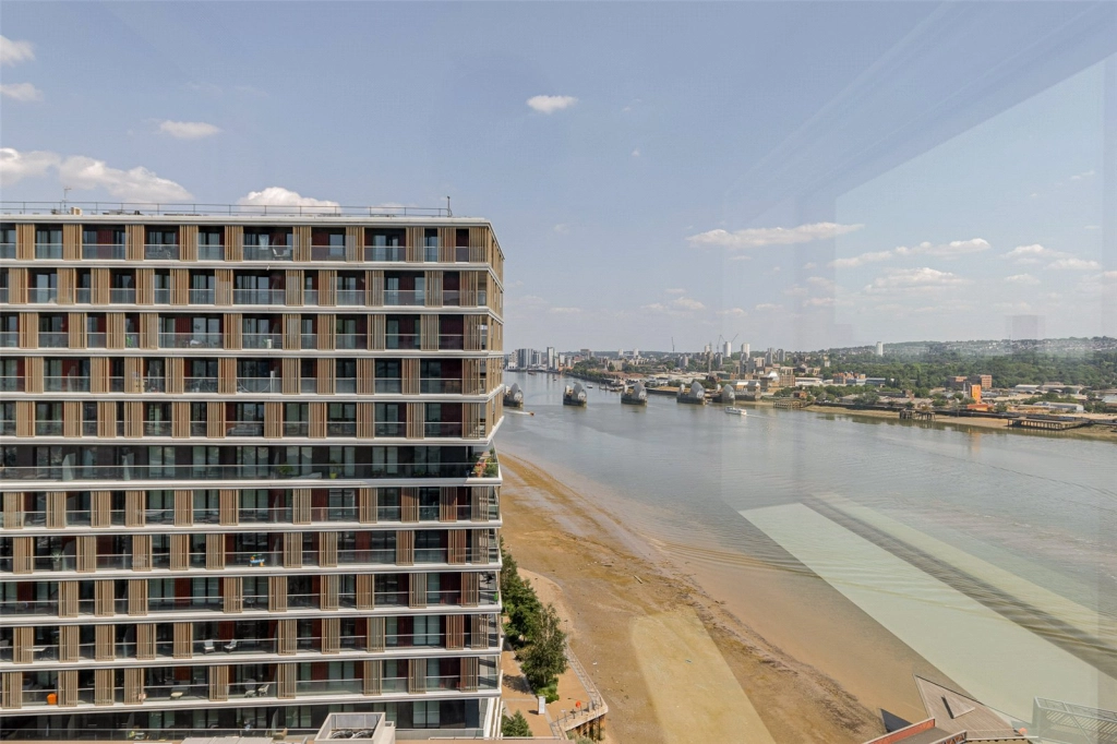 3 bedrooms apartments/flats for sale in Royal Wharf Walk, Royal Wharf - E16 view 30