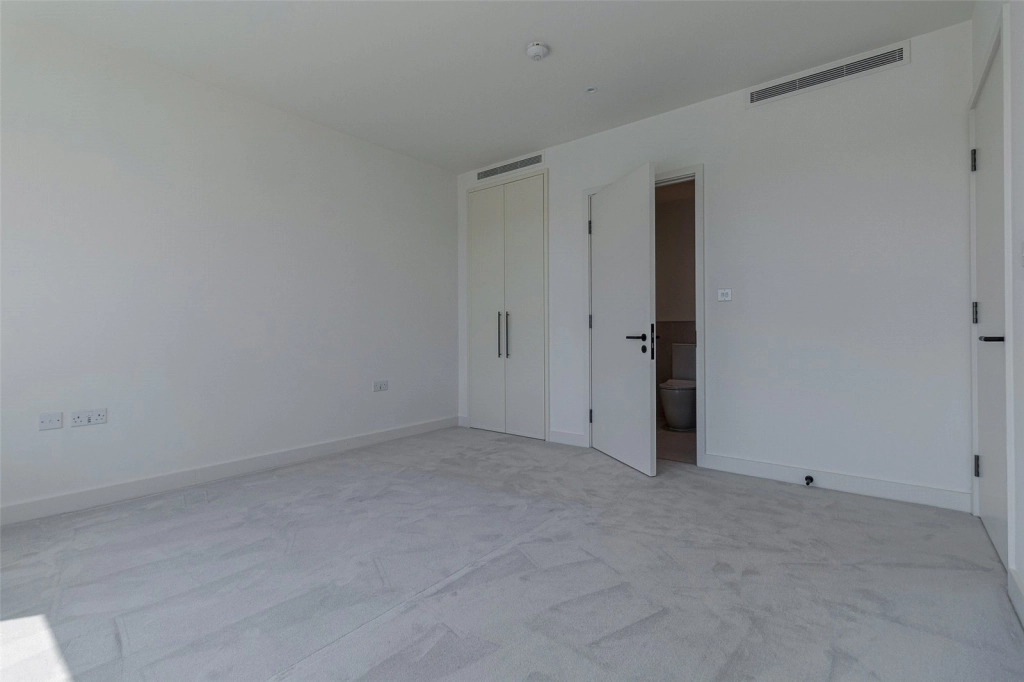 3 bedrooms apartments/flats for sale in Royal Wharf Walk, Royal Wharf - E16 view 9