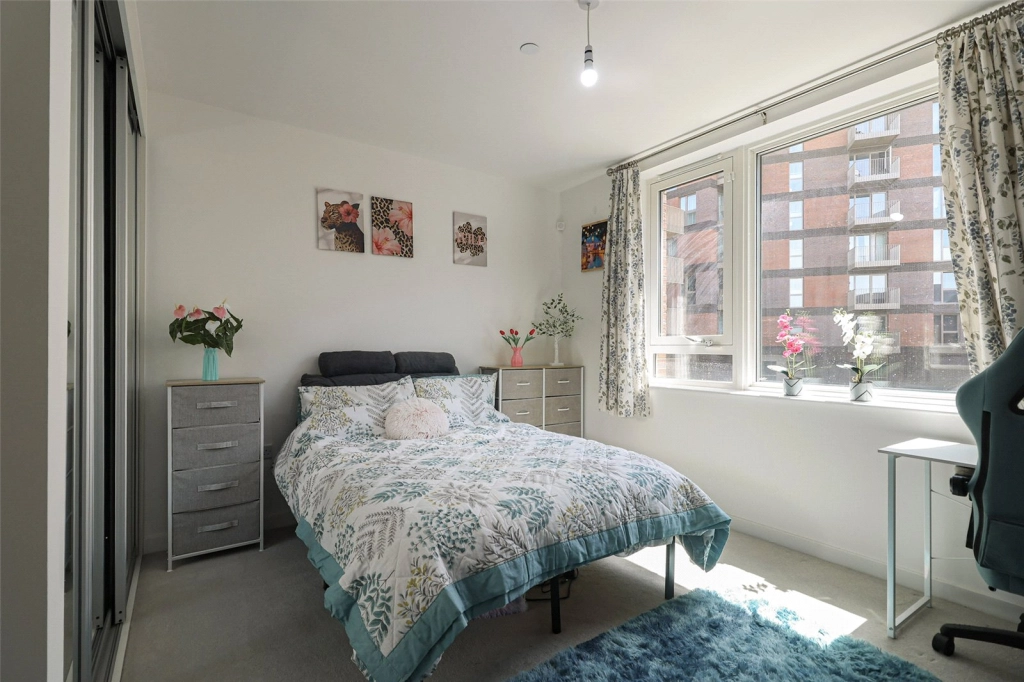 1 bedroom apartments/flats for sale in Frogley Park, Barking - IG11 view 5