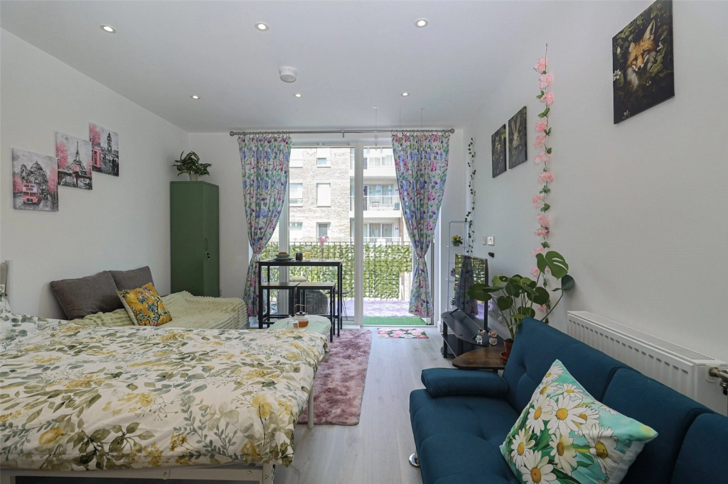 1 bedroom apartments/flats for sale in Frogley Park, Barking - IG11 view 8