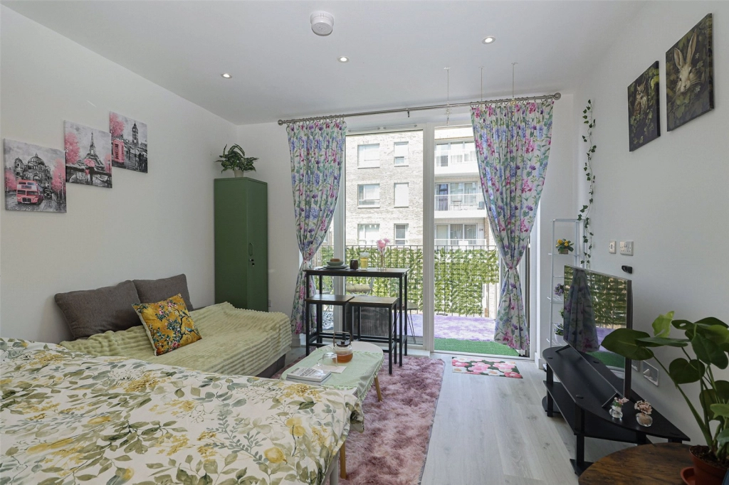 1 bedroom apartments/flats for sale in Frogley Park, Barking - IG11 view 13