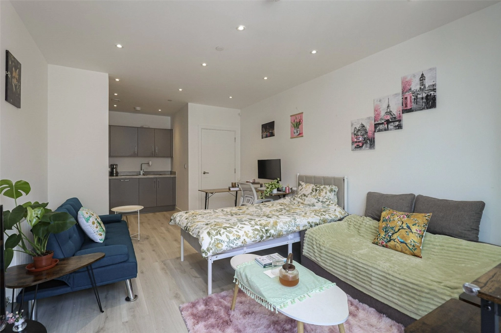 1 bedroom apartments/flats for sale in Frogley Park, Barking - IG11 view 2