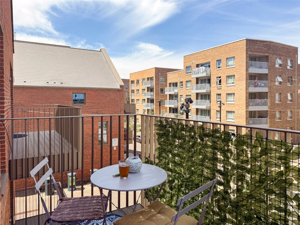 1 bedroom apartments/flats for sale in Frogley Park, Barking - IG11 view 7