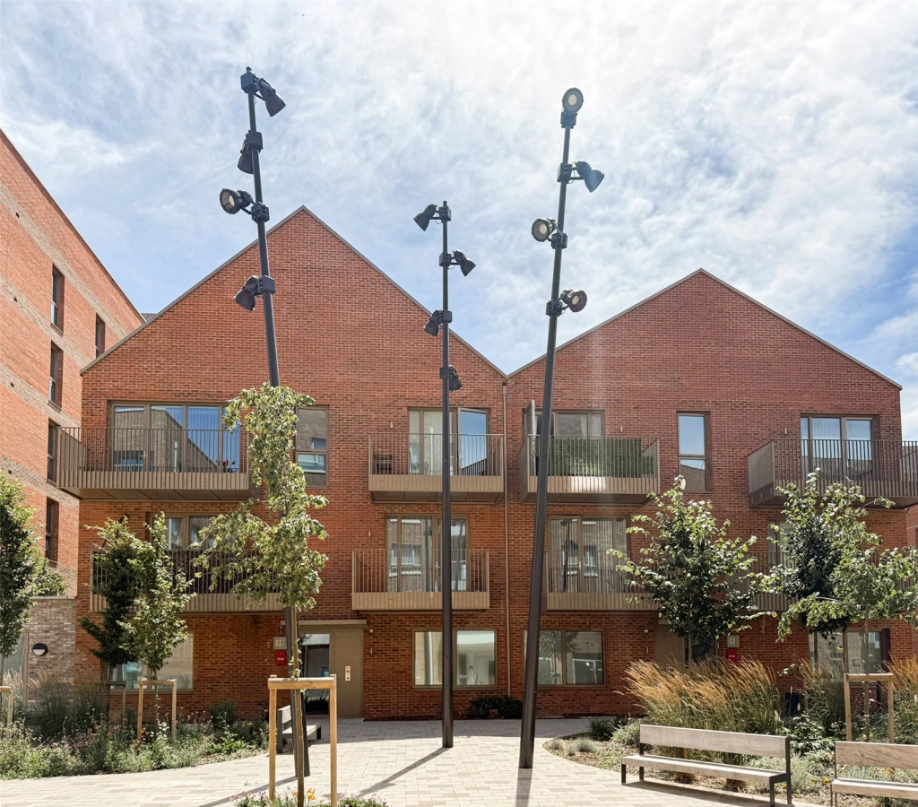 1 bedroom apartments/flats for sale in Frogley Park, Barking - IG11 view 24