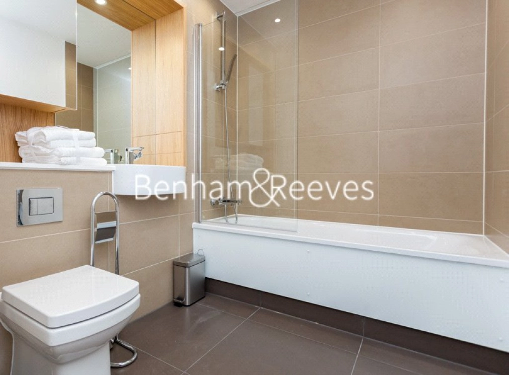 2 bedrooms apartments/flats for sale in Pan Peninsula Square, London - E14 view 2