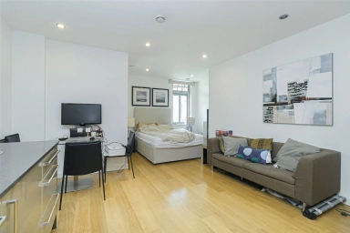 Salton Square, Limehouse - E14 view 1