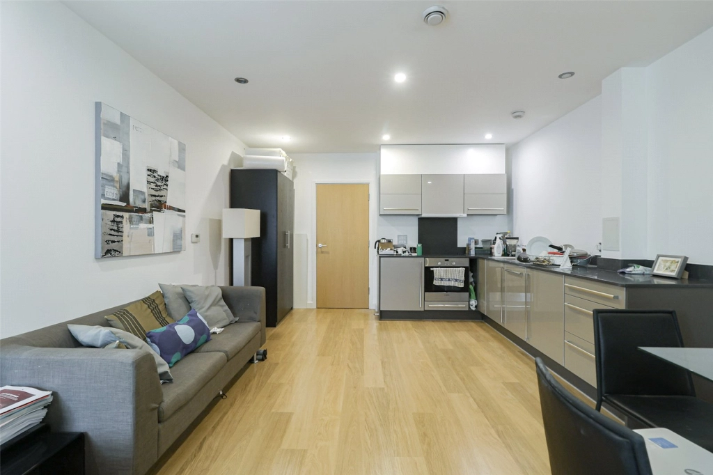 Studio apartments/flats for sale in Salton Square, Limehouse - E14 view 2