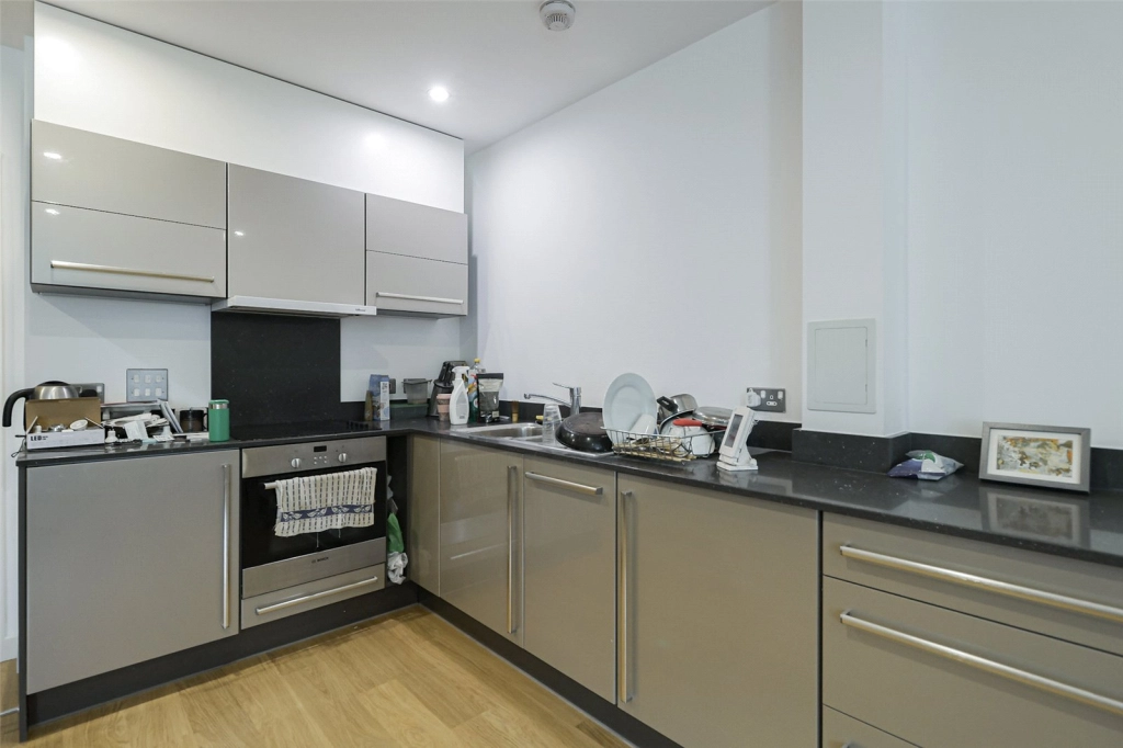 Studio apartments/flats for sale in Salton Square, Limehouse - E14 view 3
