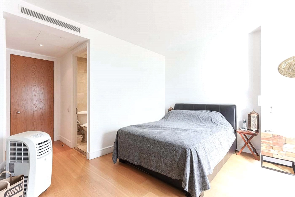 3 bedrooms apartments/flats for sale in Berkeley Tower, 48 Westferry Circus, Canary Wharf - E14 view 20