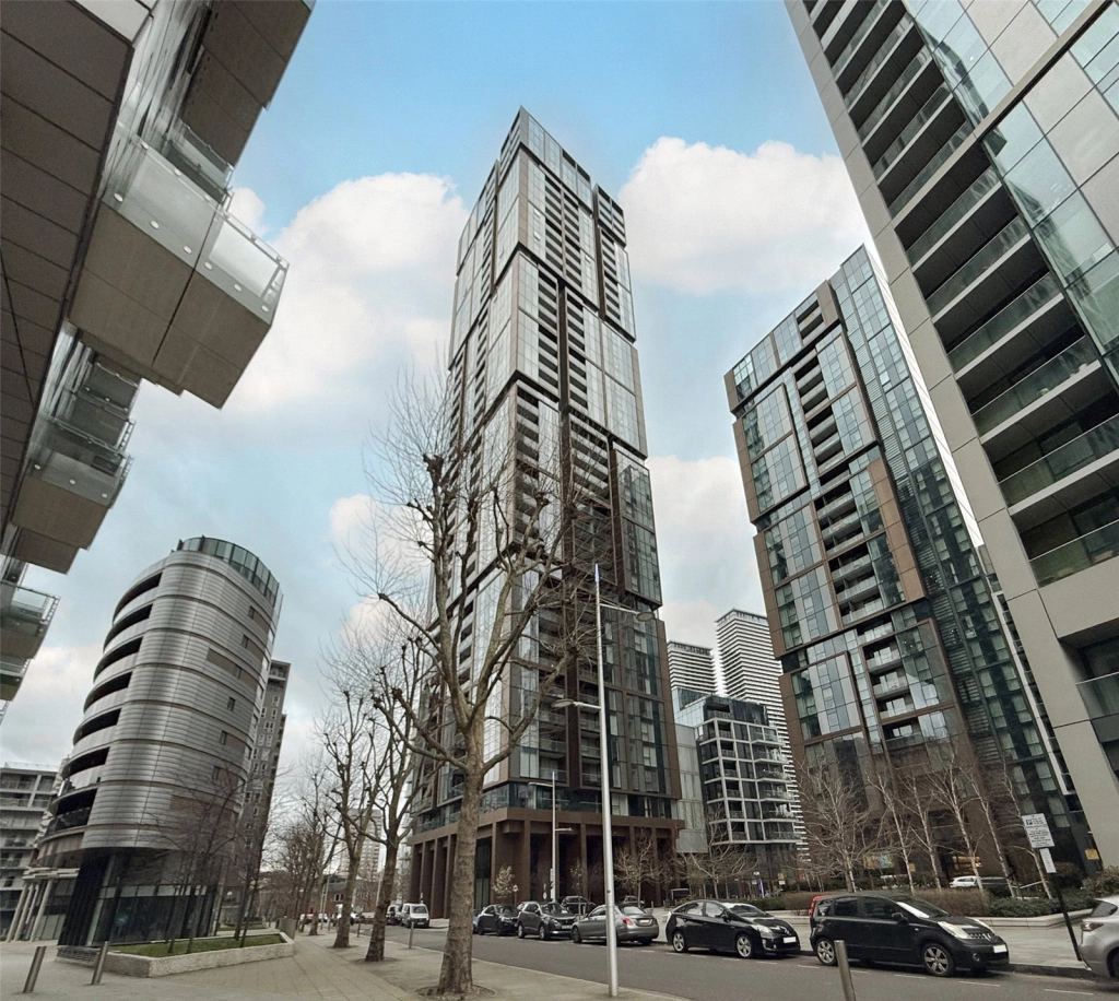 1 bedroom apartments/flats for sale in Harbour Way, South Quay - E14 view 2