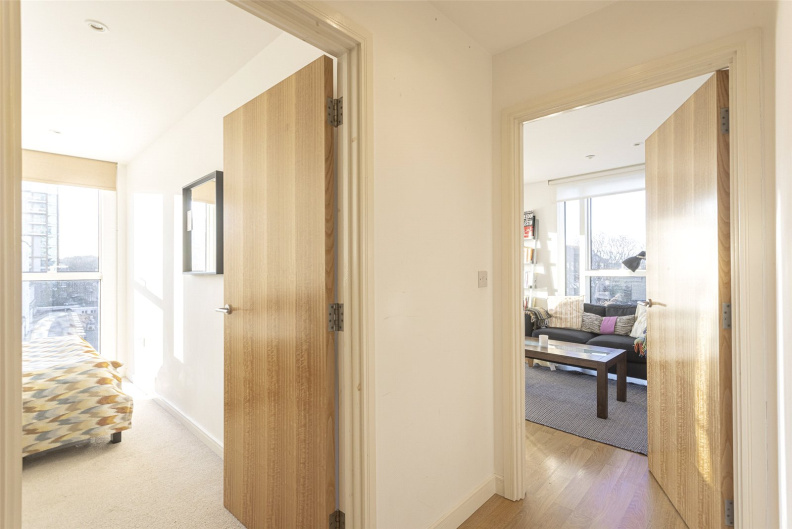 1 bedroom apartments/flats to sale in Woodberry Grove, Manor House-image 11