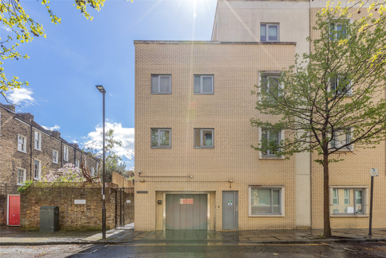 Studio to sale in Railway Street, King's Cross-image 1