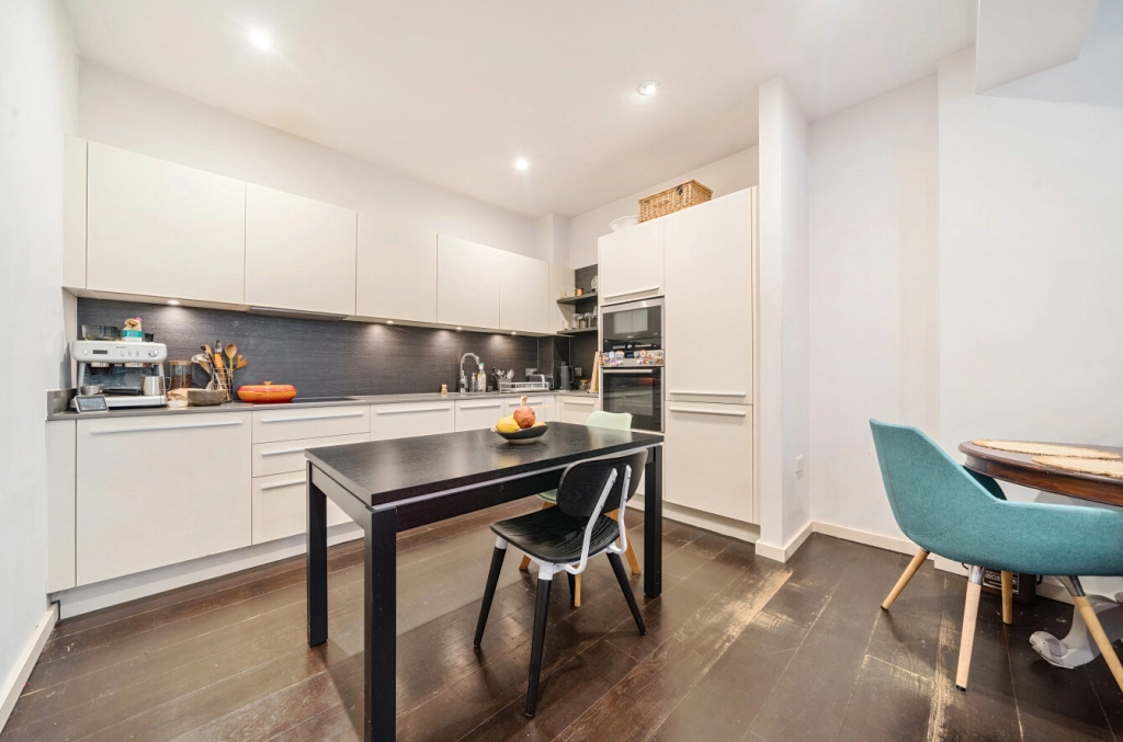 1 bedroom apartments/flats for sale in Drummond Way, Highbury and Islington - N1 view 5